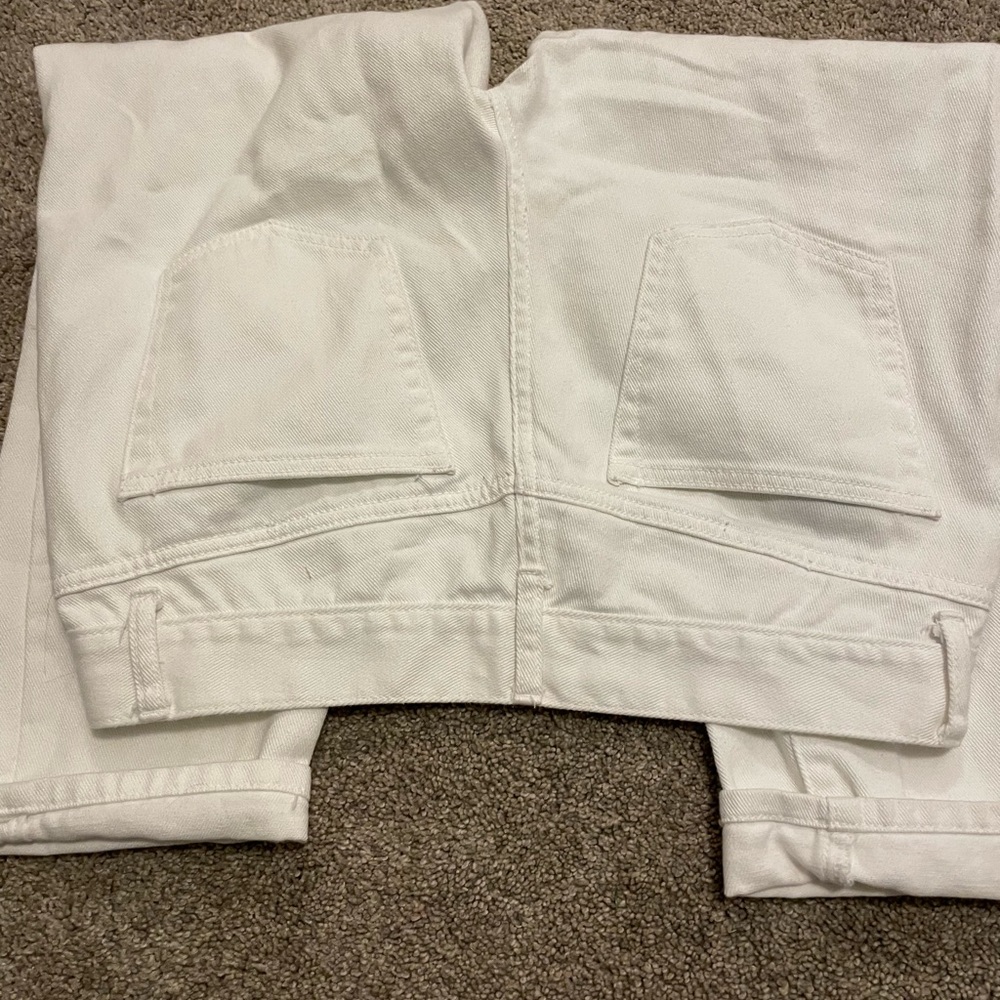BCBG white capri jeans